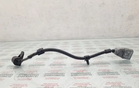 Volkswagen PASSAT B6 Crankshaft position sensor 9805940