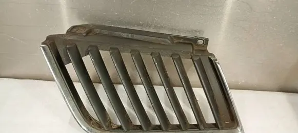 Mitsubishi L200 Front bumper upper radiator grill MN142327 142329