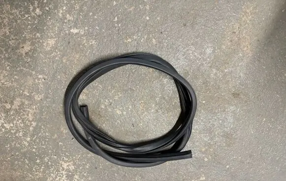 Suzuki Swift III Rubber seal rear door 