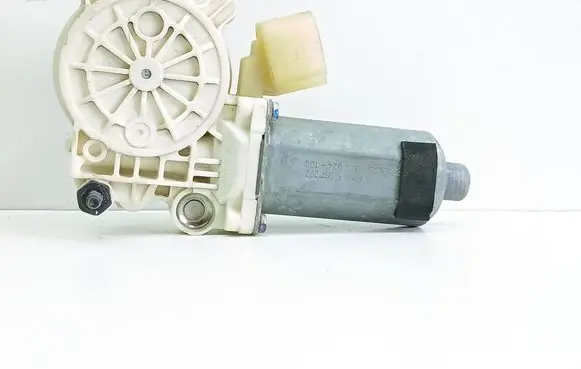 BMW X5 E70 Front door window regulator motor 6967262 974624100