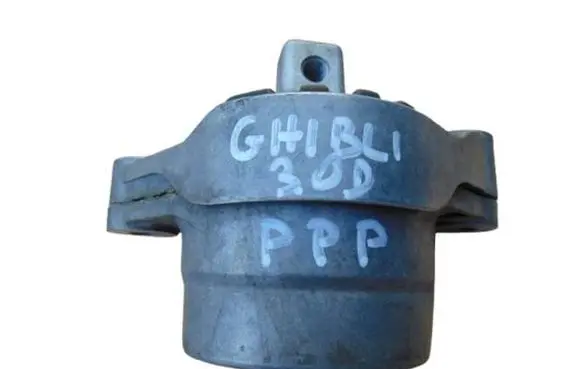Maserati Ghibli Engine mount bracket 06700389770