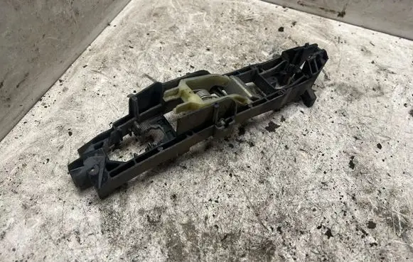 Rear door exterior handle/bracket