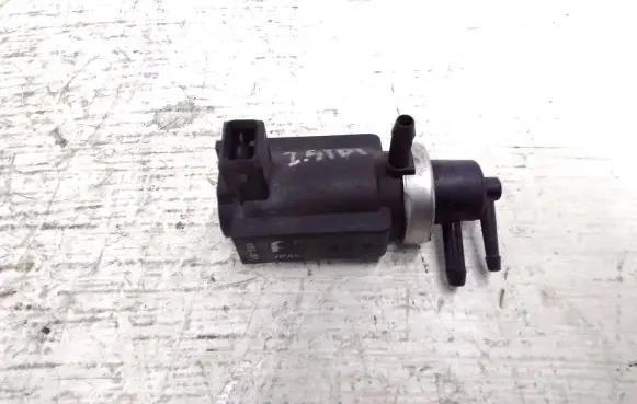 Volkswagen PASSAT B5 Turbo solenoid valve 8D0906627