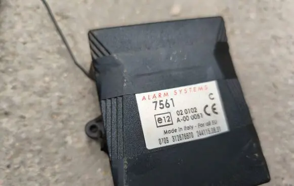 Toyota Land Cruiser (HDJ90) Alarm control unit/module e12020102