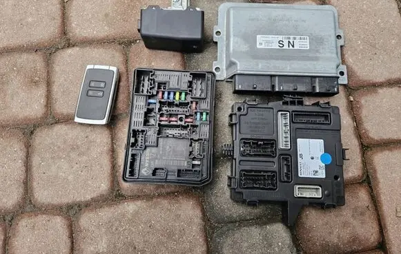 Renault Zoe Engine ECU kit and lock set 487008065R