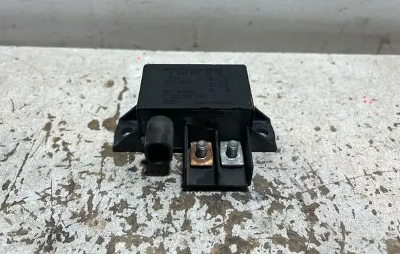 Mercedes-Benz E W211 Charging relay A0025426419 0332002167 12V100