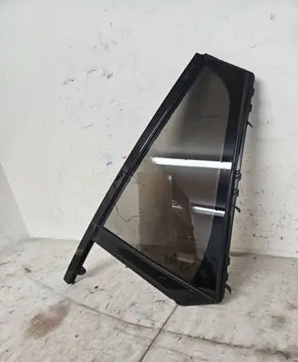 BMW X5 G05 Rear vent window glass 742871111