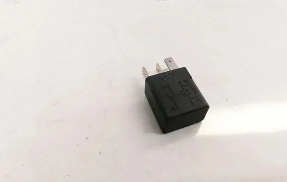 Opel Zafira A Other relay 24432680 70221