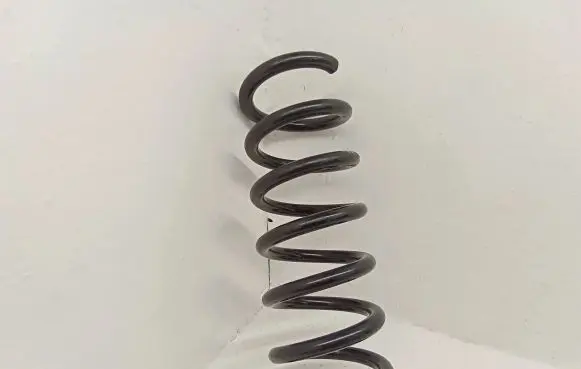 Volkswagen Touareg II Front coil spring