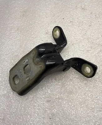 Opel Astra K Front door upper hinge A046057