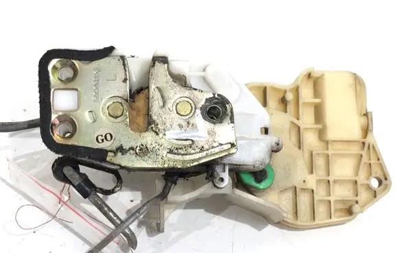 Honda CR-V Front door lock