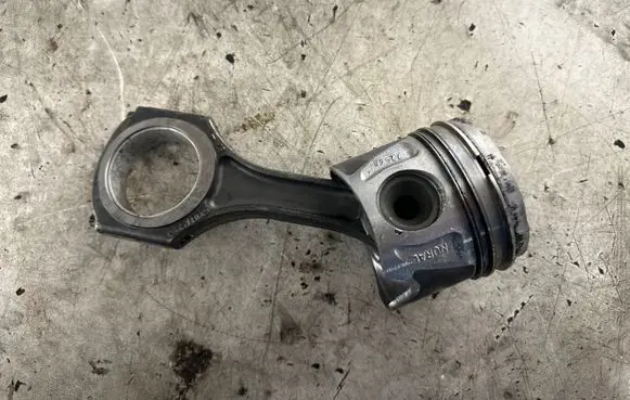 Mercedes-Benz C W204 Piston with connecting rod 65100