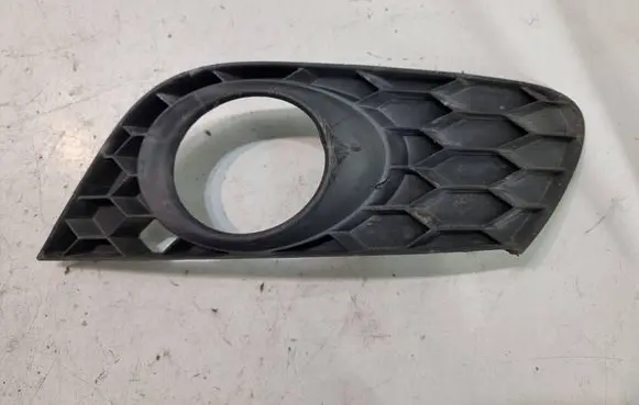 Skoda Octavia Mk2 (1Z) Front fog light trim/grill 1Z0807368C 1138366701 33200101