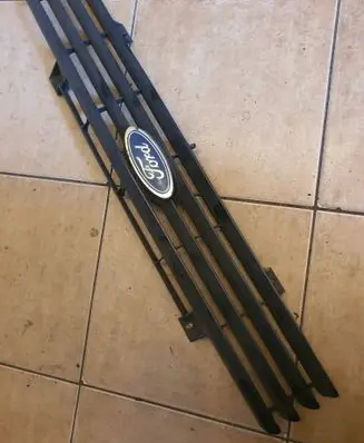 Ford Taunus Front bumper upper radiator grill C74235