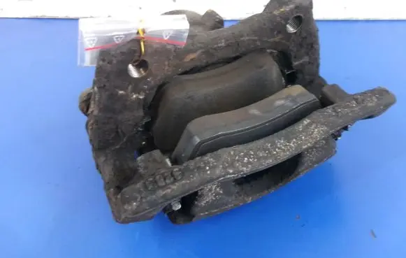Renault Clio III Front brake caliper