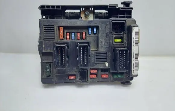 Citroen C5 Fuse module 9650618580 557629546