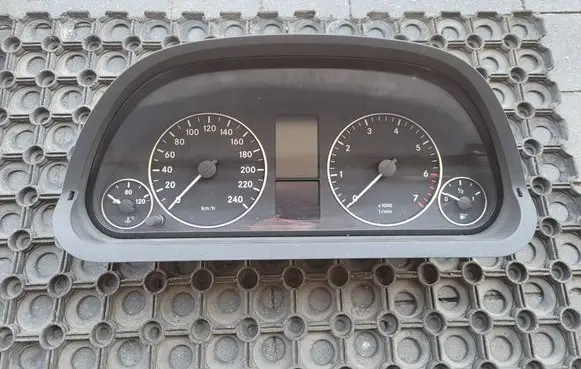 Mercedes-Benz A W169 Speedometer (instrument cluster) A1694400211 A1695407811 A1694421921