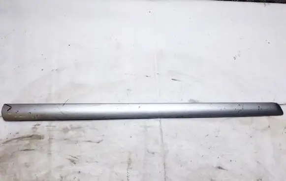 Honda CR-V Front door trim (molding) r75302sea