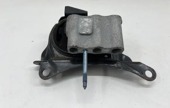 Toyota C-HR I Engine mount bracket 