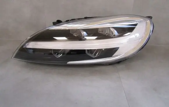 Volvo V40 Headlight/headlamp 32228483