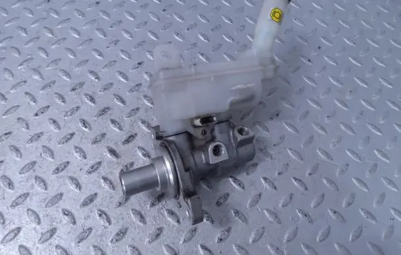 Nissan Cube Z12 Master brake cylinder D60101FE1D D60101FE2D