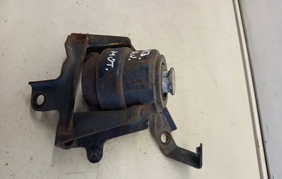 Toyota Avensis T250 Engine mount bracket 