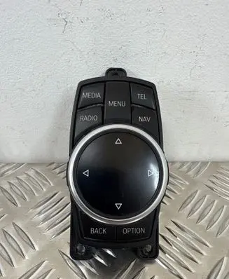 Head unit multimedia control