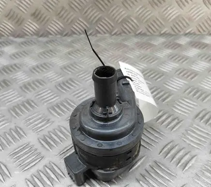 Volvo XC40 Electric auxiliary coolant/water pump 8888569690 31493259