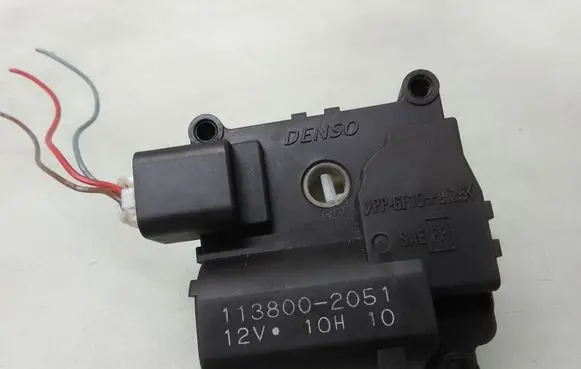 Toyota Corolla Verso E121 Air flap motor/actuator 1138002051