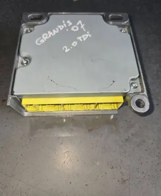 Mitsubishi Grandis Airbag control unit/module MN141401 W2T62674