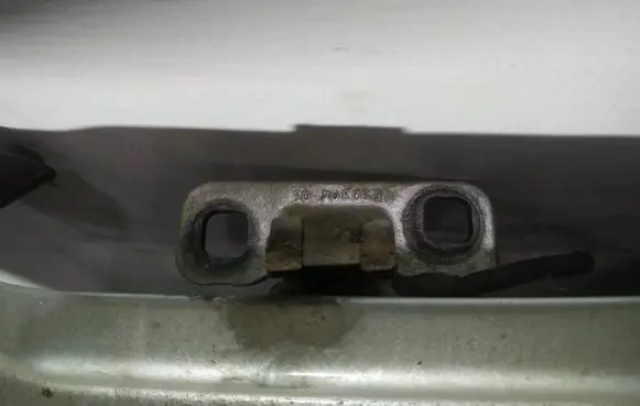 BMW X3 E83 Tailgate/trunk/boot hinge