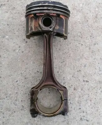 Alfa Romeo Giulietta Piston with connecting rod