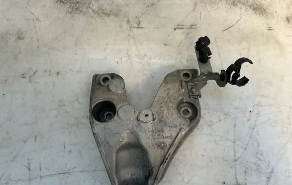 BMW M4 F82 F83 Engine mounting bracket 6789093