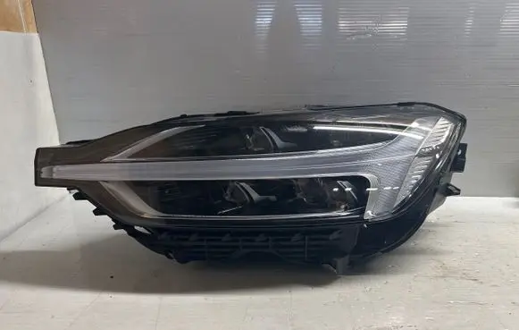 Volvo XC60 Headlight/headlamp 31108596