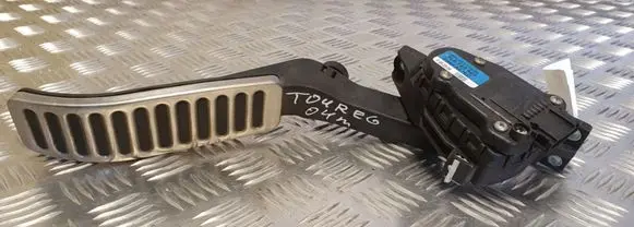 Volkswagen Touareg I Accelerator throttle pedal 7L6723507