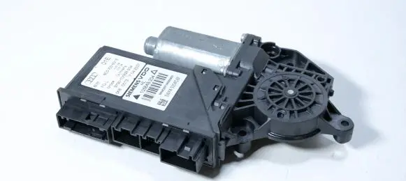 Rear door manual window regulator