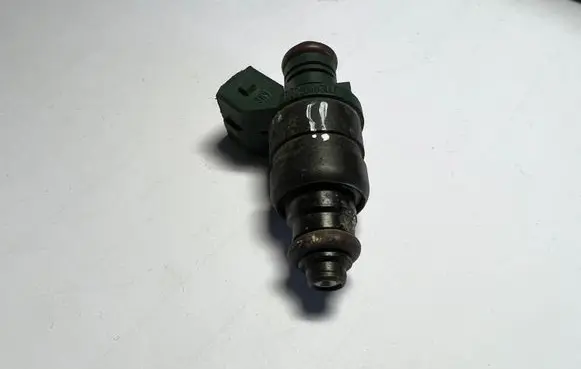 Audi A3 S3 8L Fuel injector 037906031AA