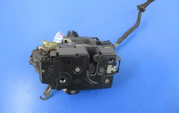 Seat Toledo II (1M) Front door lock