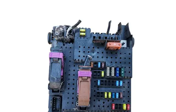 Volvo XC90 Fuse module 30728512 28017881 06W223