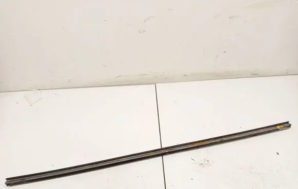Seat Alhambra (Mk1) Front door glass trim molding 