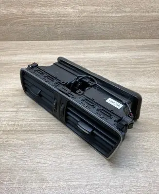 Volkswagen PASSAT B7 Dash center air vent grill 3AC819728A