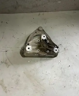 Volkswagen Touareg I Coil spring mount 