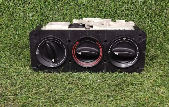 Audi A4 S4 B5 8D Climate control unit