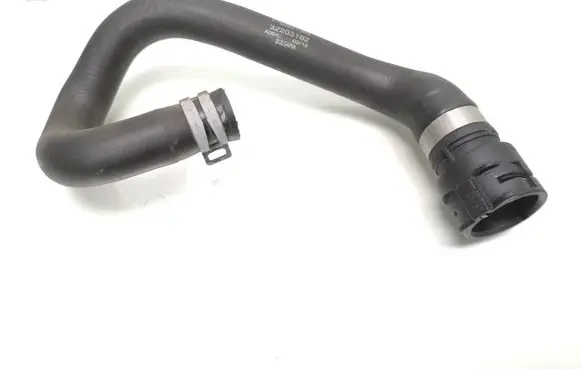 Volvo V40 Engine coolant pipe/hose 32203162 Q00157