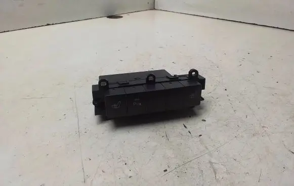 Mercedes-Benz B W245 Seat heating switch 1698209010 33460902