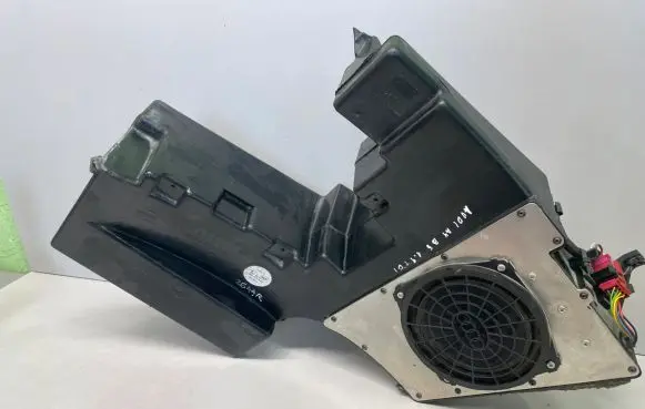 Audi A4 S4 B5 8D Subwoofer speaker 8D9035381C