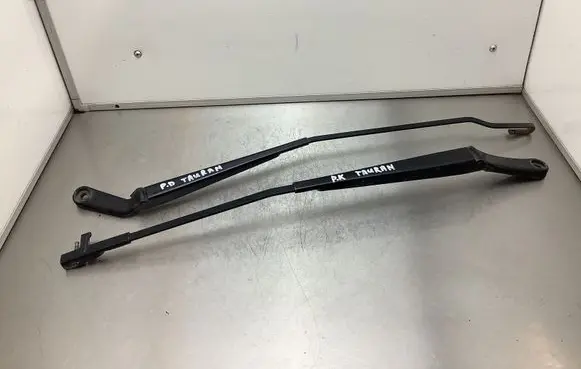 Volkswagen Touran I Front wiper blade arm 1J1955410