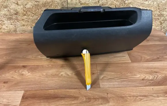Nissan Note (E11) Glove box 685209U100 P10811