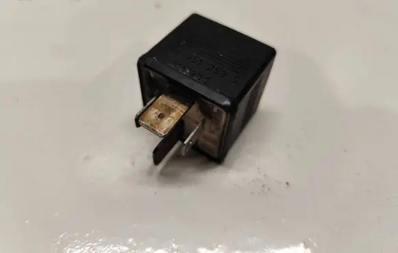 Audi A4 S4 B5 8D Other relay 443951253S