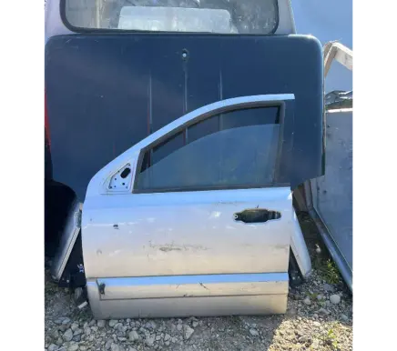 KIA Sorento Front door